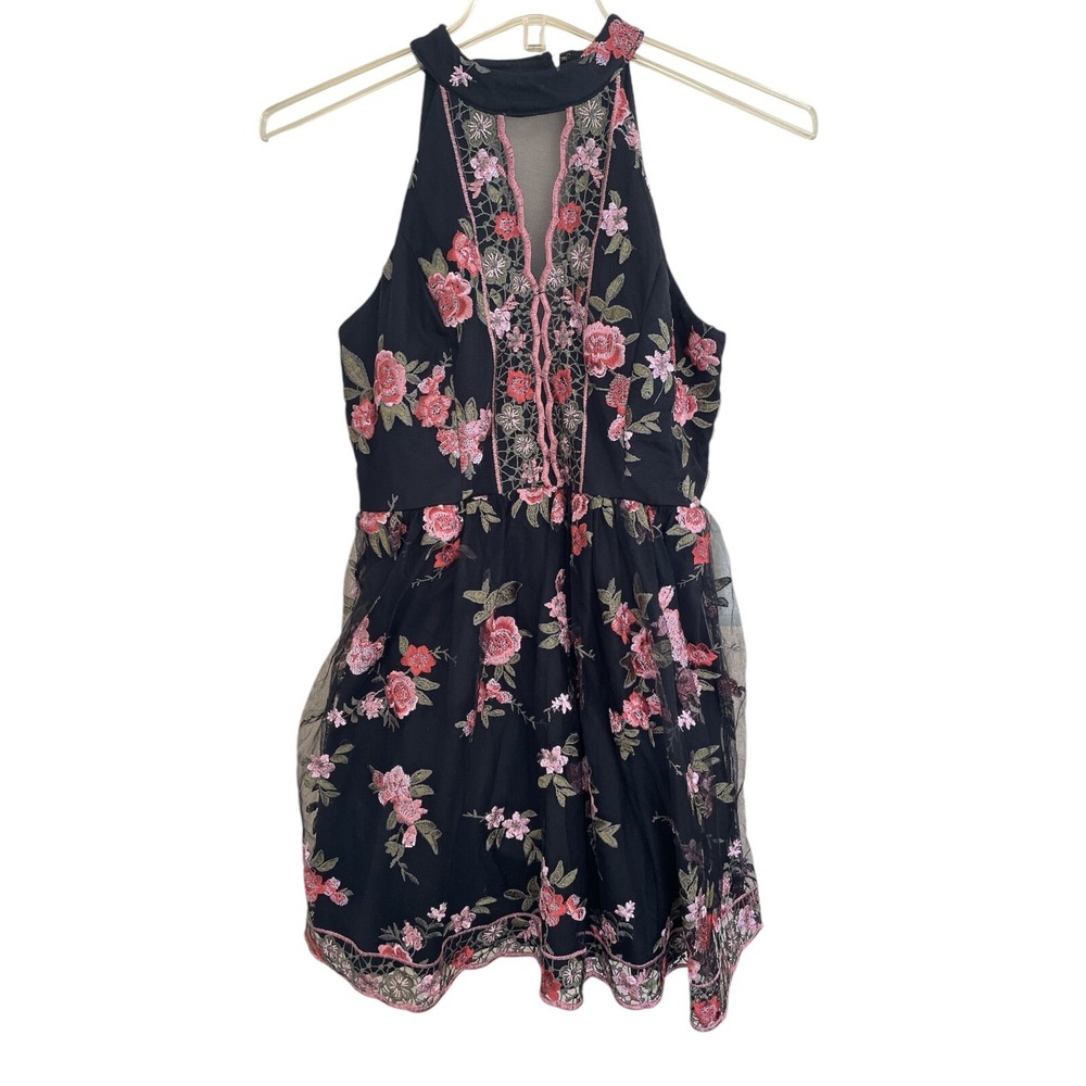 City Triangles Black and Embroidered Pink Flowers Junior Dress Size 11 Pre-Owned - Picture 6 of 10